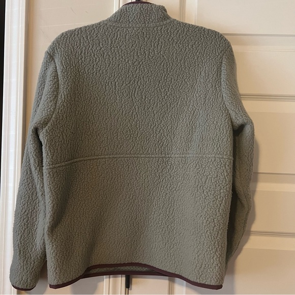 Patagonia Grey fleece sz Small with purple trim. - Picture 2 of 3